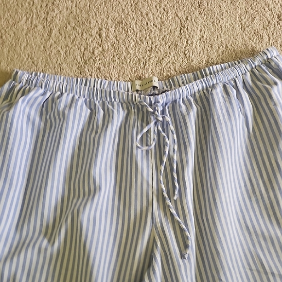 Elegant Blue Striped Wide Leg Pants - Picture 4 of 5